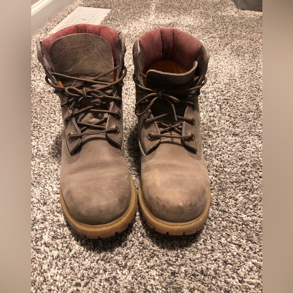 Women’s 8.5 Timberland Boots - Picture 1 of 4